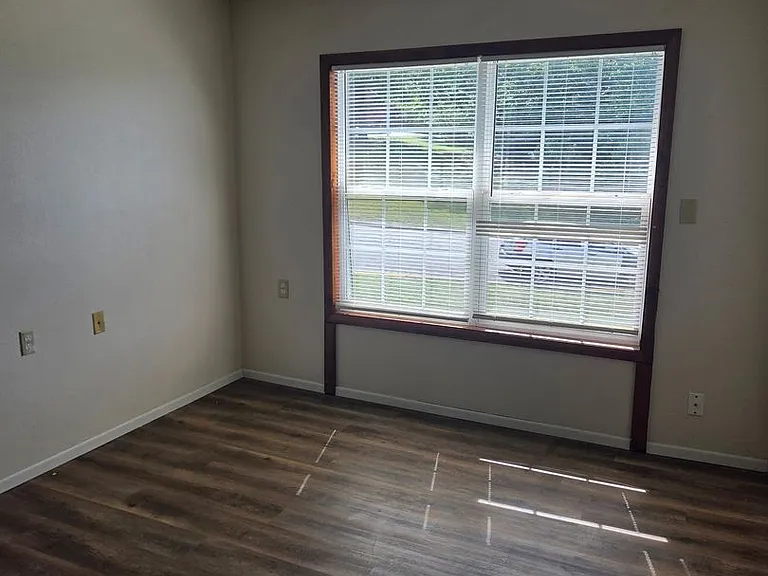 Douglas Apartments - 400 Judy Street - Heart of Branson — Photo 5