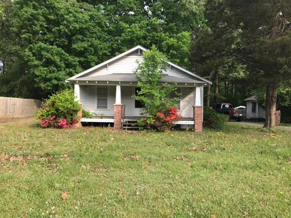 1049 N Main St, Troy, NC 27371