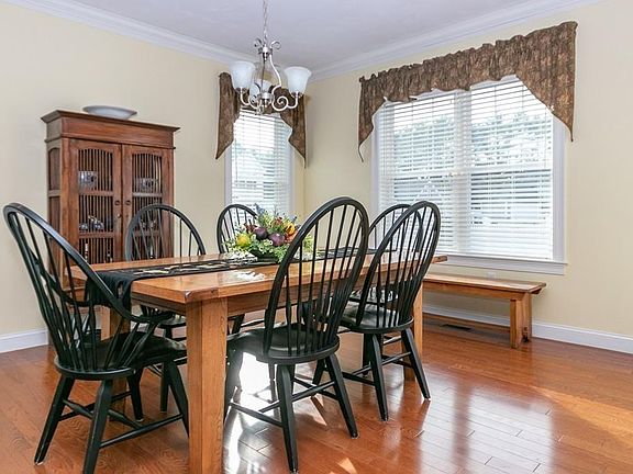 5th image of 31 Saw Mill Ln