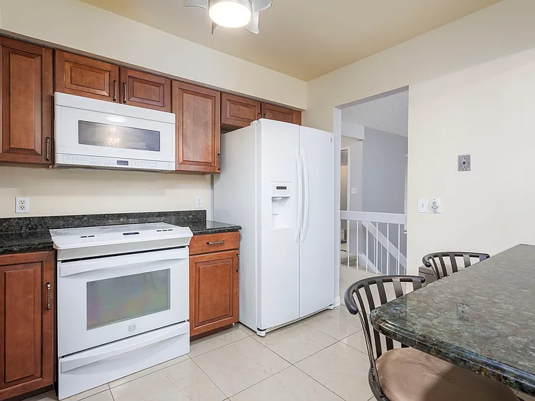 24285 Evergreen Rd — Photo 7
