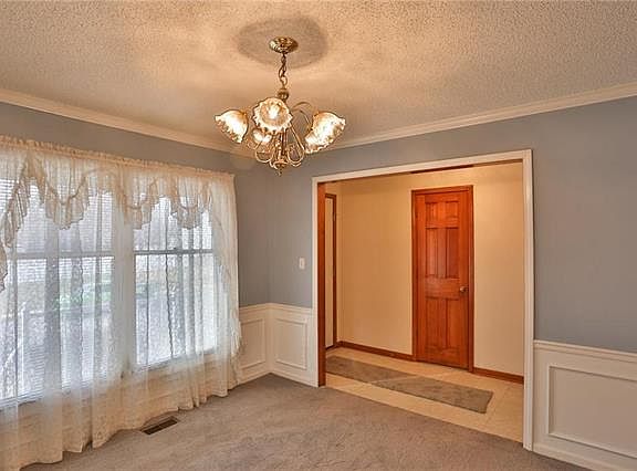 5th image of 401 NW Chateau Ct