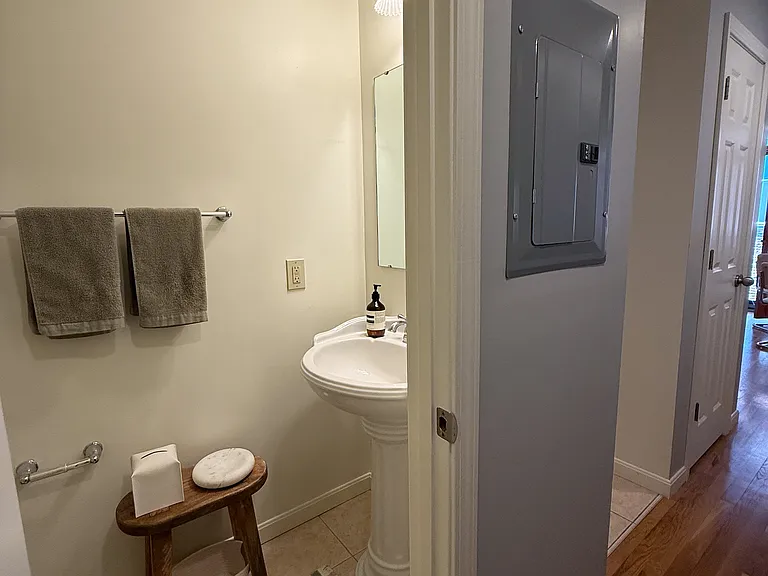 325 W 5th St #3 — Photo 14