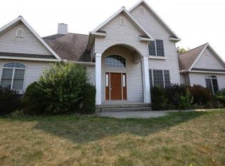 11 Bradford Hls, Sullivan, IL 61951