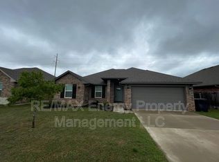 8720 Arman Dr, Yukon, OK 73099