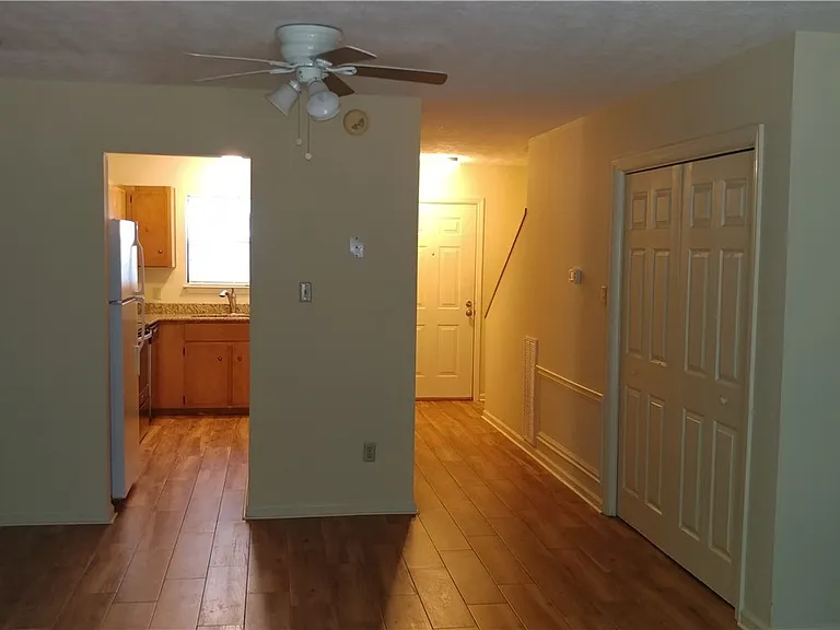 282 Greenwich Dr #5 — Photo 3