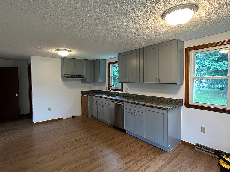 38 Kingston Dr — Photo 5