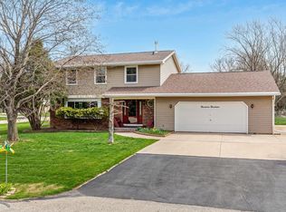 1919 Bridgeview Dr, Neenah, WI 54956