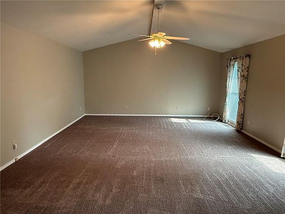 4th image of 3861 County Road 3900