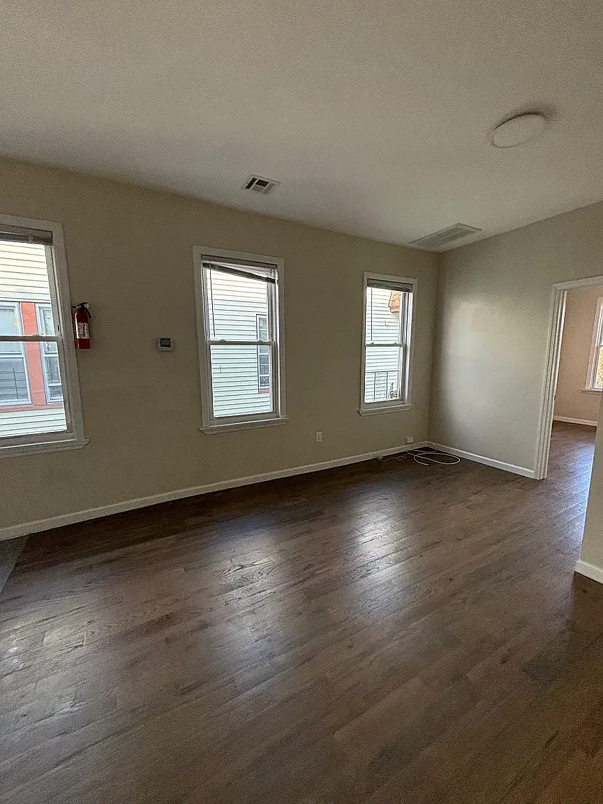 3 bed, 1000 sqft, $2,294 — Photo 3