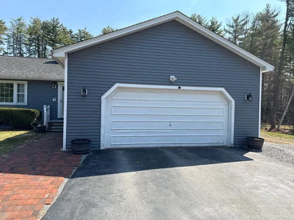 44 John Goffe Dr, Bedford, NH 03110