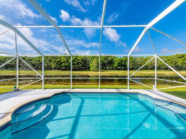 801 Tanglewood Cir
