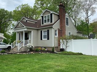 45 Chestnut Dr, Wayne, NJ 07470
