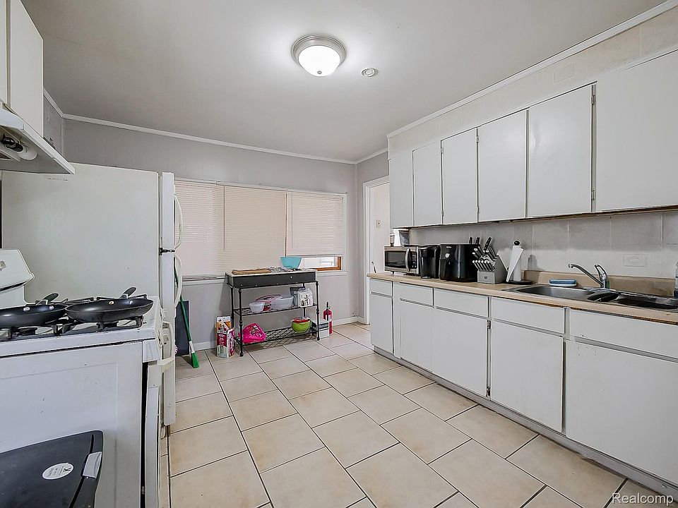 75 E Henry St, photo 4