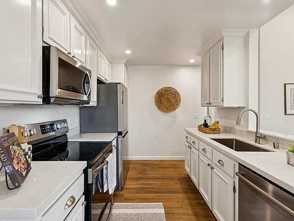3rd image of 1056 Susan Way