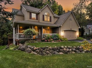 1449 Morning Mist Dr, Howell, MI 48843