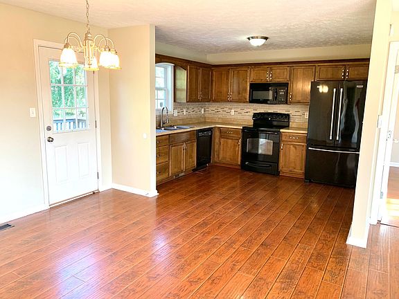 5th image of 3425 Foxrun Ln