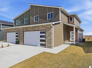 336 105th St, Lincoln, NE 68527
