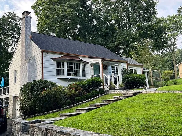 51 Grandview Rd, Fairfield, CT 06825