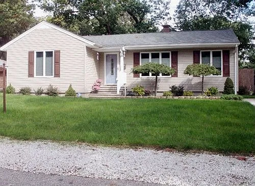 332 Iroquois Dr photo 1
