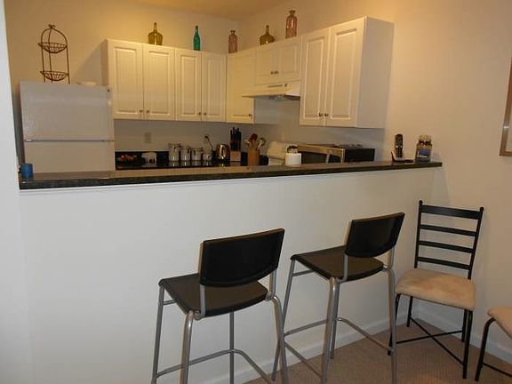 4th image of 996 Main St APT 216