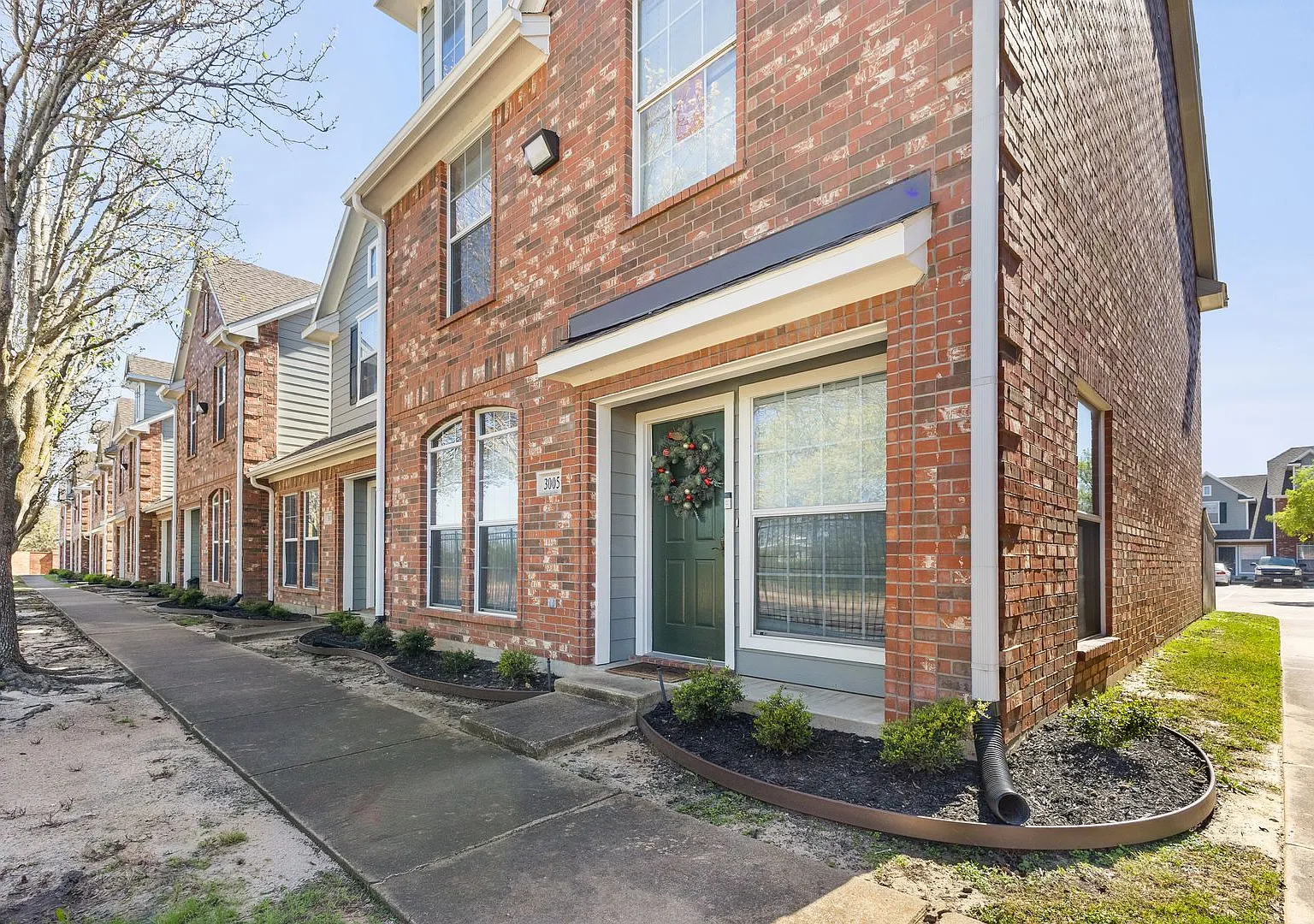 3 Bed Available at Waterwood Townhome Complex! — Photo 2