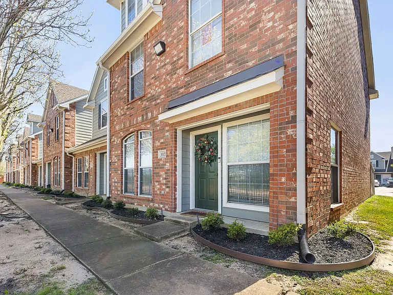 1001 Krenek Tap Rd #3004 — Photo 2