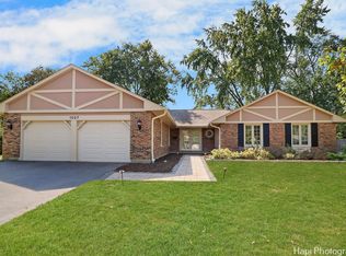 1027 W Mallard Dr, Palatine, IL 60067