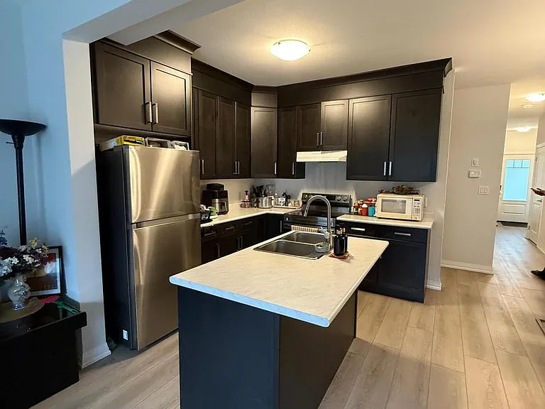 9345 White Oak Ave — Photo 4