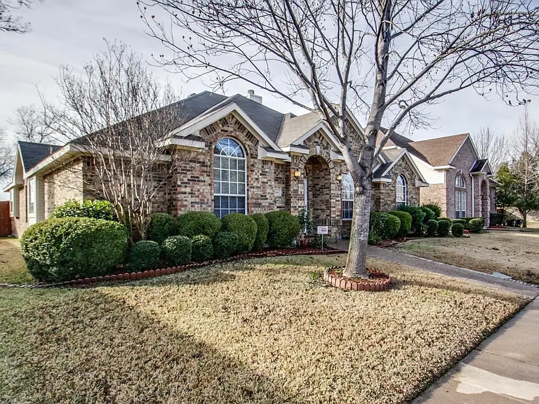 1344 Wentworth Dr — Photo 4