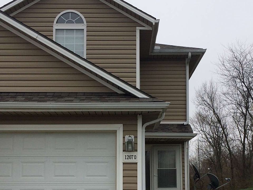 Front of townhomes/4 plex