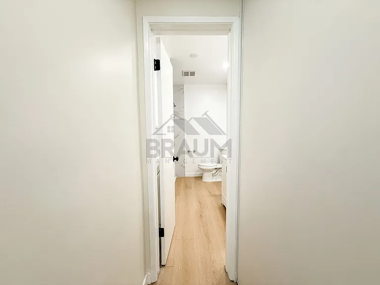6039 Whitsett Ave — Photo 25