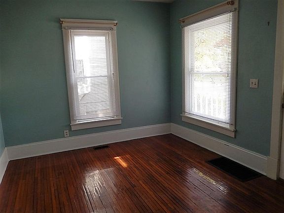 5th image of 988 Richie Ave
