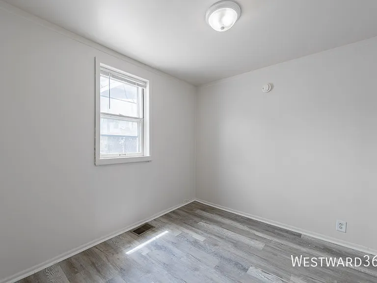 4901 Magoun Ave #1R — Photo 10