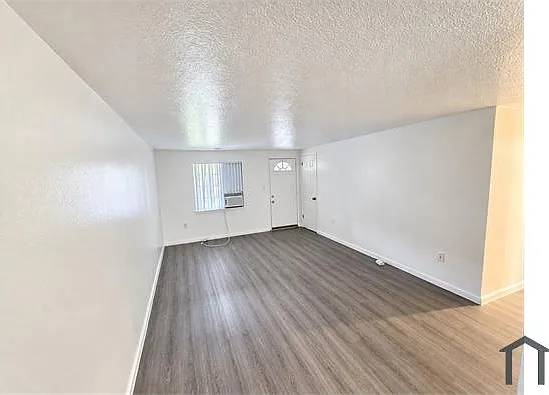 2 bed, 777 sqft, $1,400 — Photo 2