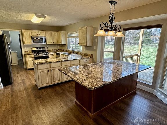4th image of 398 Wyndham Dr