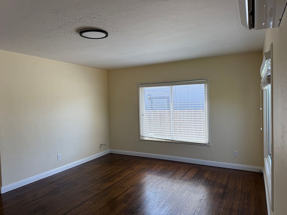 2nd image of 548 32nd St