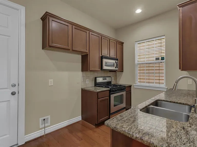 9006 Lakes At 610 Dr — Photo 13