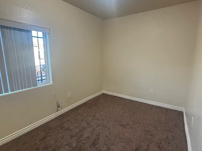5900 S Hoover St #1 — Photo 3