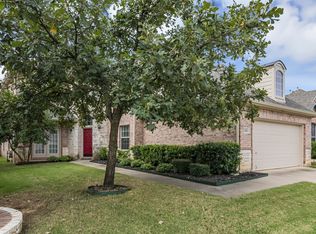 204 Fountainview Dr, Euless, TX 76039