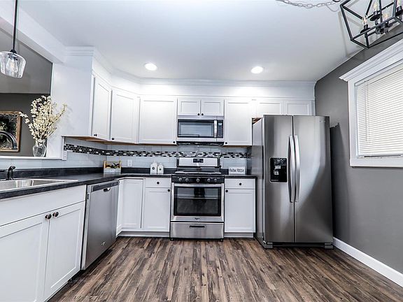3rd image of 8 Sunflower Ct