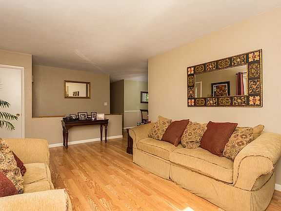 4th image of 3741 Hyde Park Dr