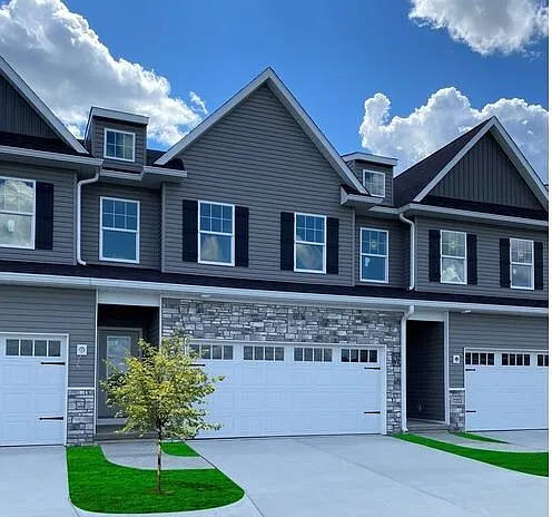 Harbor Town Townhomes Photo 1