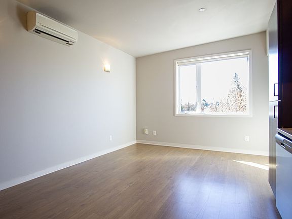 4th image of 2250 NE Glisan St APT 407