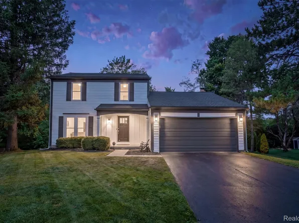 2680 Dansbury Ct, Lake Orion, MI 48360