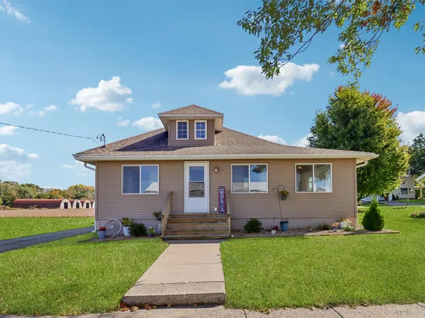 112 N Iowa St, Hubbard, IA 50122