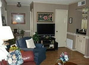 4th image of 2623 Village Ln