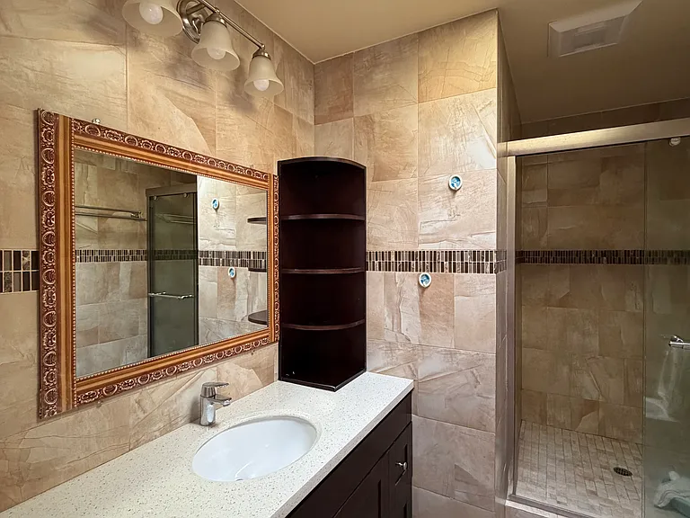 426 Wyandotte Ave — Photo 11