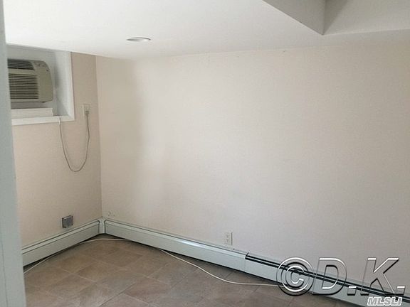 4th image of 220 W Beech St