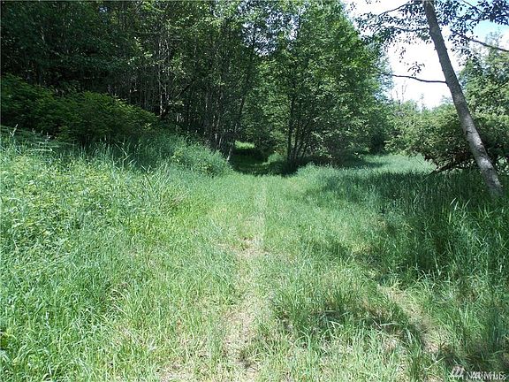 3rd image of 121 Scenic Ln