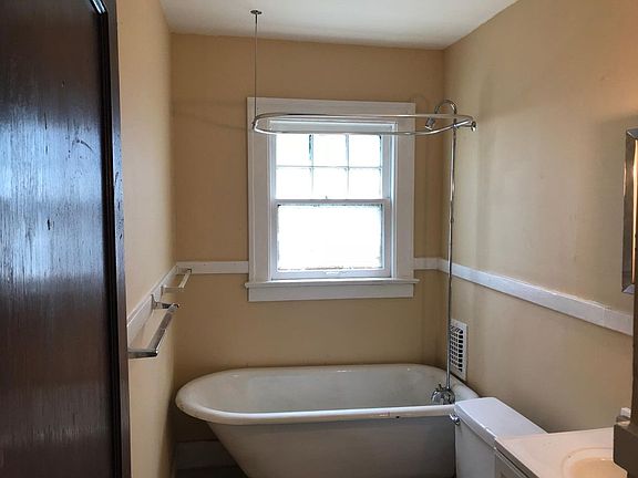 3rd image of 3398 W 117th St